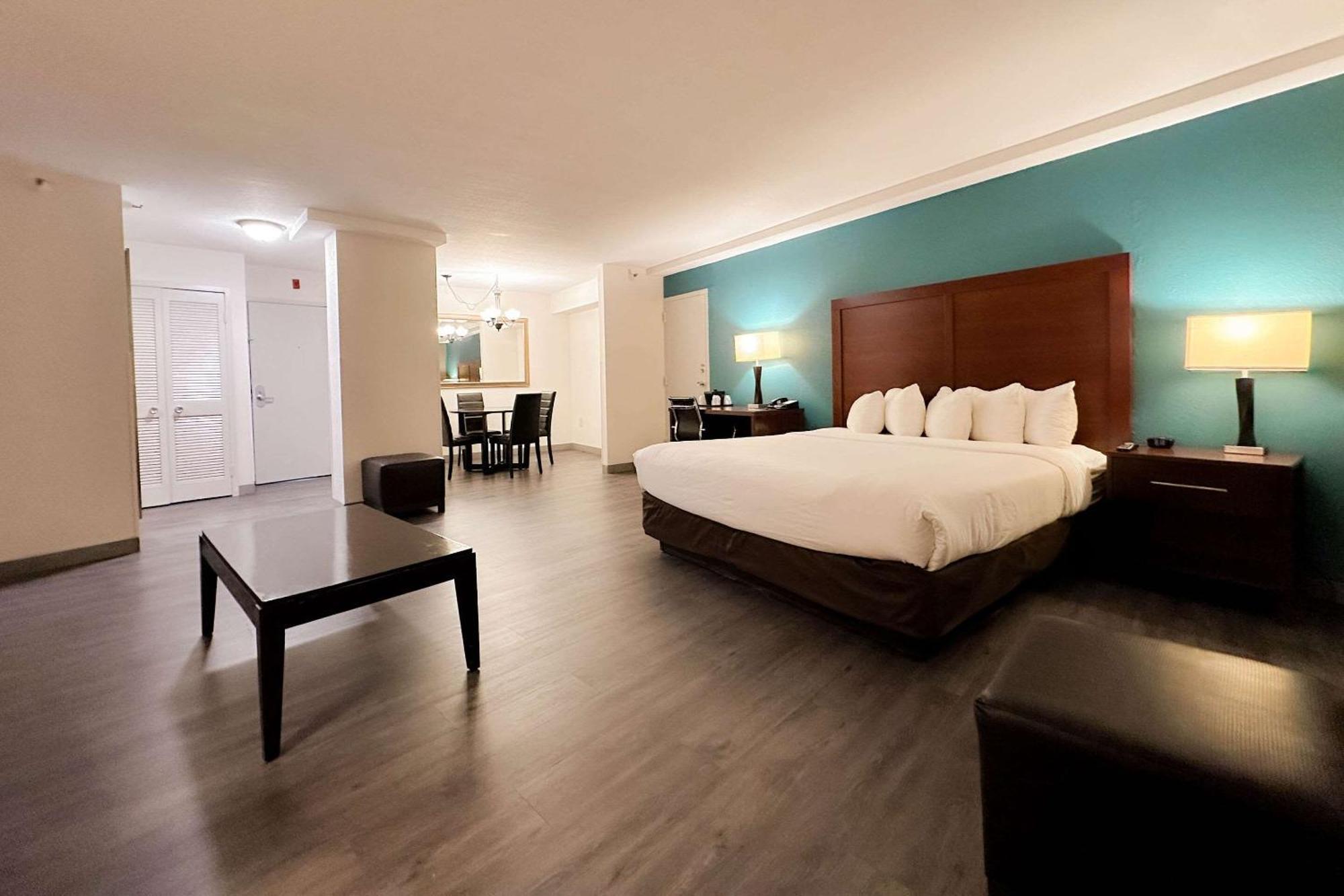 Comfort Inn & Suites Kissimmee By The Parks Four Corners Екстер'єр фото