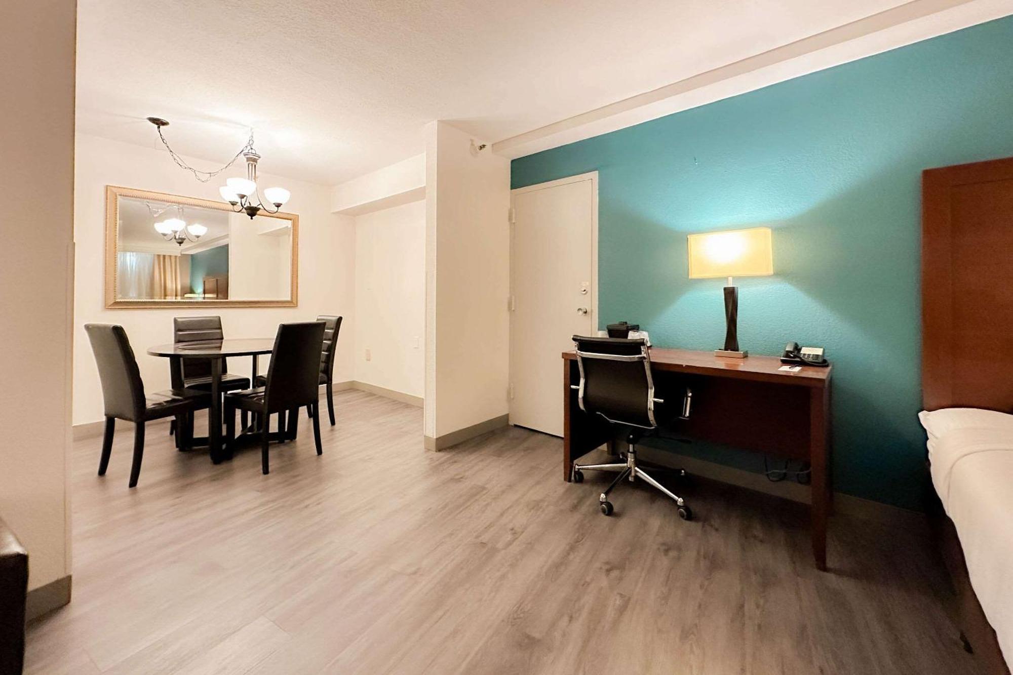 Comfort Inn & Suites Kissimmee By The Parks Four Corners Екстер'єр фото